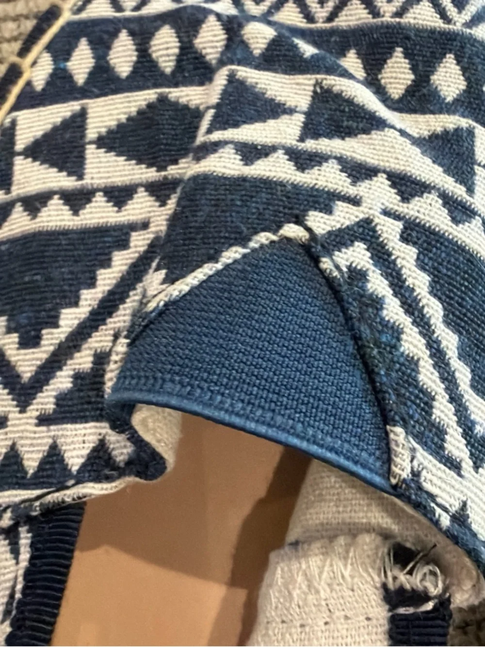 NWOT abercrombie kids Navy and White Aztec Slip-On Moccasins